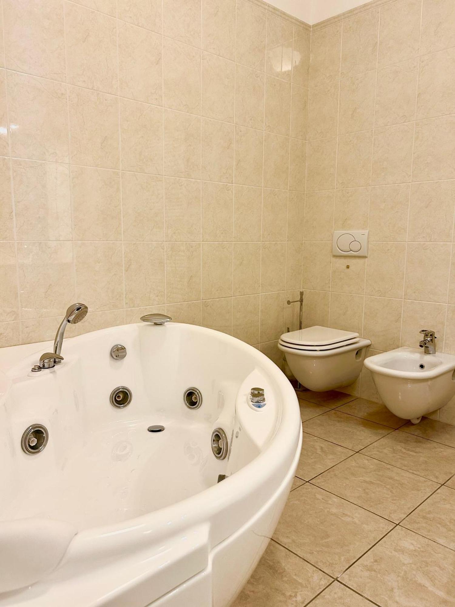 Porta Torre Como Apartment - By Relais Di Giada Экстерьер фото